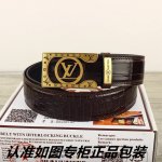 品名：Lv..路易..威登鳄鱼纹 型号：认准如图专柜包装，赠送打孔器 材料：百分百头层牛皮，24K纯钢扣永不掉色鳄鱼纹保证真皮。专柜同等质量， 送人自用首选 包