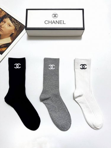 配包装 DDD 一盒3 双 DDD Chanel 香奈儿 经典字母Logo纯棉中筒袜 DDD 重工装饰个性时尚 DDD Ins爆款！专柜在售Ing 好看到爆炸