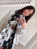 美极啦小香 双Clogo双面长巾 绝对值得珍藏 香绝美百搭款优雅与高贵感，又显复古文艺清新显气质，品质上乘送人自用绝对高大上独家实物拍摄！所见所得，超正顶级好货