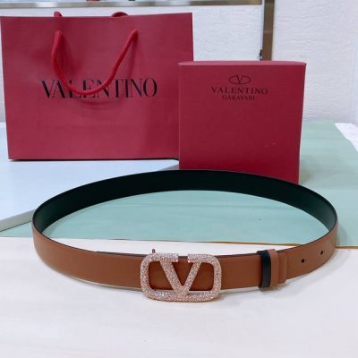 顶级质量 Valentino Garavani Vlogo Signature 可双面佩戴水钻 亮面小牛皮腰带 -Vlogo Signature搭扣，饰以施华洛