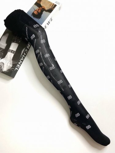 配包装 一盒一双 Balenciaga巴黎世家印胶字母网纱丝袜 连裤袜好看到爆炸 ，欧美大牌丝袜一比一高版本制作，可以看得到的工艺！ 潮人秋冬必备单品 ，搭配起