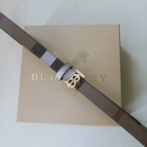 品牌:博柏利 价格 尺寸:带宽20Mm 正品尺寸 五金材质:专柜精品扣，真空电镀，工艺精细 带身材质:天然头层牛皮，质感十足，手感柔软。时尚个性，经典百搭！可自