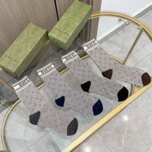 配包装 一盒四双 Gucci 古奇 爆款中筒袜高版本 ～好看到爆炸 欧美大牌中筒袜潮人必不能少的专柜代购品质 袜子 ，搭配起来超高逼格 时髦度爆表啊啊啊啊～～推