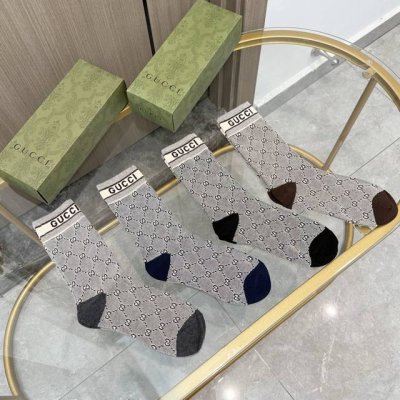 配包装 一盒四双 Gucci 古奇 爆款中筒袜高版本 ～好看到爆炸 欧美大牌中筒袜潮人必不能少的专柜代购品质 袜子 ，搭配起来超高逼格 时髦度爆表啊啊啊啊～～推