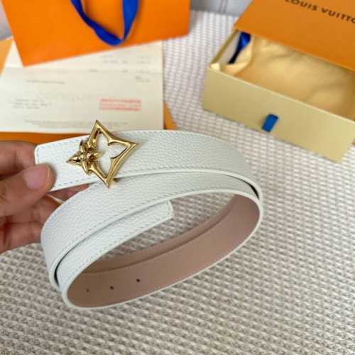 寬度：30Mm 最新女士雙面腰帶 寬度3Cm 進口原廠雙面荔枝紋logo皮 雙面不同顏色 搭配新四角花搭扣 雙面不同效果 雙面可用