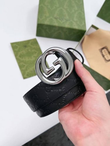 古奇 Gucci 商务休闲款精品腰带 ，百搭爆款配饰 ，男士必备单品，此款带身采用原单面料，有质感，显档次，搭配精品五金扣饰，真空电镀，耐用不掉色， ，配送全套