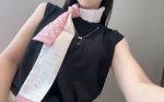 最新专柜款独家现货 品质保证 Lv多功能小丝带 可以当束发带、腕带、腰带、包带等 特别实用 这年头没有一条Twilly小丝带都不好意思拿包出门[偷笑]最近小丝带