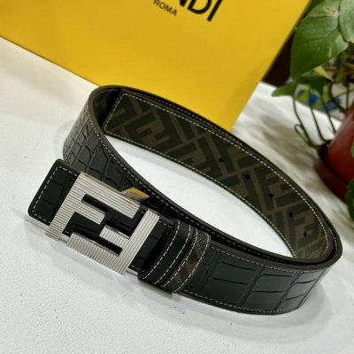 特 Fendi芬迪专柜同款 宽4.0Cm 双环正反用腰带 Ff按钉搭扣 黑色Cuoio Romano皮革材质 反面面料带有烟草黄和黑色Ff图案 四方金属饰面 时