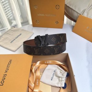 Lv.路易威登 全套包装 宽度 40Mm宽度 正品一体铸造五金钢扣 原厂皮料 双面原厂定制进口面料 可送礼自用不错选择