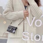 Chanel香奈儿火爆时尚圈的手机壳 专柜同款链条小金球可调节链条长度Iphone16系列更新 小羊皮菱格车线翻盖插卡 油边硬壳半包 时尚潮流必备 型号 打开本
