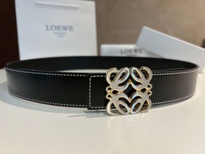 Loe～We罗意～威男士西班牙风格，品牌徽标金属扣双面用牛皮带身，风格细节绅士时尚商务休闲简约日常职业通勤度假帅气潮款。4.0