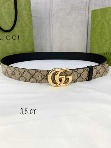 宽度3.5 Cm Gucci Marmont系列每一季都会推陈出新，为灵感源于70年代的标志性gg配件注入现代精髓。Supreme帆布印花 腰带反面采用黑色皮革