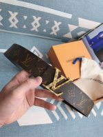 特 Lv.路易威登 全套包装 原版品质 代工厂货品 40Mm宽度 正品一体铸造五金钢扣，原厂皮料 双面原厂定制面料，区别市场货