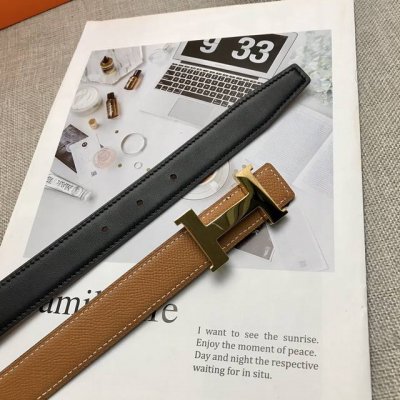 H 爱马仕女款 & Swift掌纹小牛皮和Epsom小牛皮双面头层皮腰带。 搭配专柜品质皮带扣 原版法国制造。 宽度：24毫米