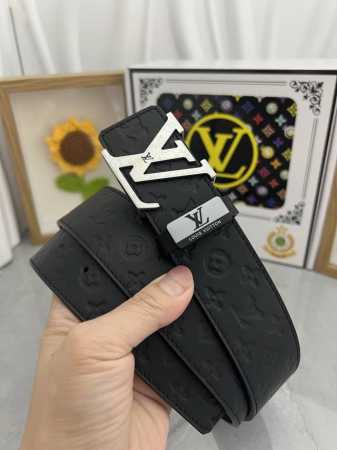 品名：Lv..路易..威登原单 材质：原单牛皮腰带 百分百头层牛皮腰带保证真皮，24K纯钢扣，专柜原单品质、做工精细，时尚大牌，送人自用首选 包装： 请认准如图 - 点击图像关闭