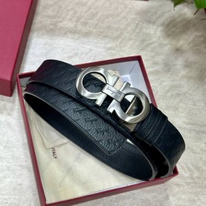 菲拉格慕 原单品质 风格华贵典雅，以传统手工设计和款式新颖誉满全球。 搭配精品铜扣 意大利进口头层皮 ， 宽3.5Cm。
