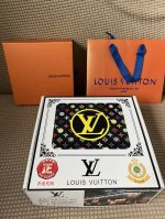 品名：Lv..路易..威登原单 材质：原单牛皮腰带 百分百头层牛皮腰带保证真皮，24K纯钢扣，专柜原单品质、做工精细，时尚大牌，送人自用首选 包装： 请认准如图