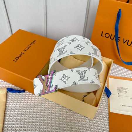 寬度：40Mm Lv Pyrmide Truck L Oeii雙面腰帶 驢家 海外原單代特供 面為進口小牛皮壓飾有標誌性品牌圖案效果工藝 原廠配色柔軟小牛皮底 - 点击图像关闭