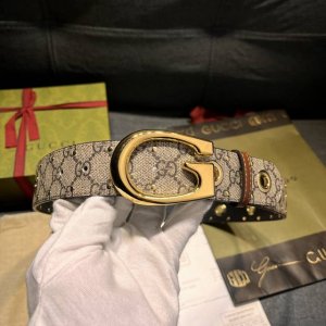 古奇. 宽4.0Cm 新款 系列产品的标志性象征，经典双G五金标识匠心呈现在这款腰带上，精美五金的细节尽显华美气息
