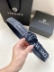 宽度4.0Cm Versace 范思哲 此款Palazzo腰带采用牛皮革面料制作，并饰有Le Pop Classique图案印花和标志性的美杜莎五金配件。