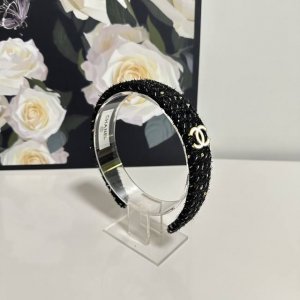 特 配专柜包装 Chanel 香奈儿 最新发箍 小仙女快入手 特殊材质 不嘞头 可盐可甜～