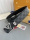 品名： Lv..路易..威登腰带皮带原单 型号：挂扣，经典纯钢材质镶钻字母挂扣，头层牛皮，图片实物拍摄 材料：头层牛皮，挂扣系列，纯钢材质扣头，钯镀电镀工艺永不