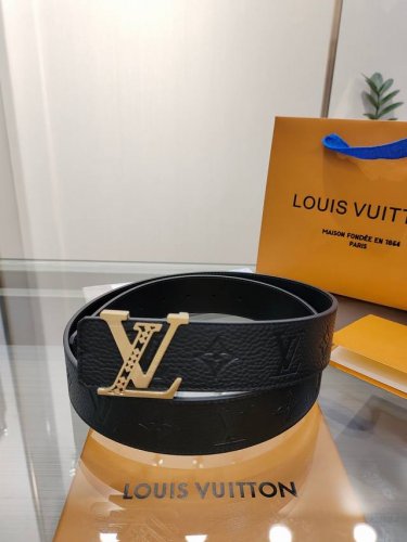 Lv.路易威登 全套包装 宽度 40Mm宽度 正品一体铸造五金钢扣 原厂皮料 双面原厂定制进口面料 可送礼自用不错选择