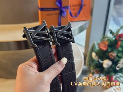 礼物送礼首选Lv 最新款自动扣 头层牛皮经典花纹 火爆全网 好货上手就知超级时尚款式的自动扣。让你走到哪里都是焦点 。设计独特，穿戴更舒适大气，品质非常好，高端
