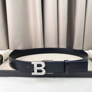 特P180。 Bally (巴利) 专柜同款 Shiff 35毫米，款式经典。精心设计的金属搭扣，经典亮眼的条纹，时尚又年轻，百搭款式！