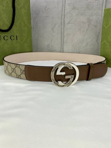 宽度 Cm Gucci 这款腰带在2020早秋系列中惊艳亮相，采用以标志性米色 乌木色组合呈现的品牌双g字母交织图案，与黑色皮革材质相得益彰。双g Mm厚度钢扣