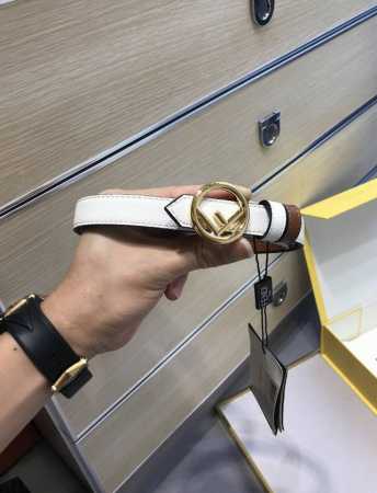 配送专柜包装 打孔针 特 宽20 Mm，原单进口双面头层牛皮，搭配原单钌钯电镀F扣，手感.油边近乎完美，原产掌纹皮料定制，双面可用，质感无可挑剔，出众的细节，高 - 点击图像关闭