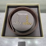 双扣头汤姆福特最新网红爆款双面头层牛皮专柜同步3.8宽新款上市了，原版牛皮，搭配铜扣，优雅，大方用的方便。谢谢你转载。