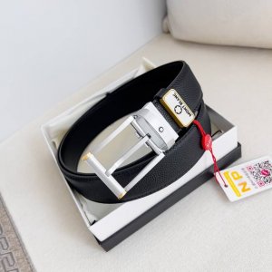 品名：万宝龙.Montblanc原单 腰带 皮带 型号：针扣，新款原版经典精品双色针式扣，实物拍摄，原版头层牛皮 材料：百分百头层牛皮，保证真皮。双面可用专柜同