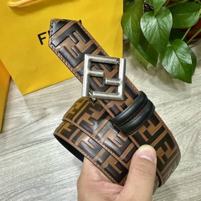 图片包装+10 Fendl 芬迪 专柜同款 宽40Mm 标志造型宽皮带。钉扣式带扣。棕色小牛皮制成。印有浮雕手绘黑色与棕色 Ff 图案。镀金表面金属制品，品质保