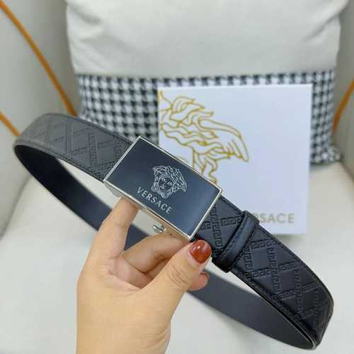 特 品牌：美人 进口小牛皮，手感细腻柔软。搭配纯钢自动精品扣，内穿式男士必备！宽度：3.5Cm