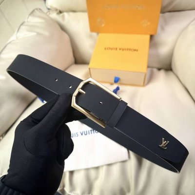 L0Uis Vuitt0N 今季新品 男士原單腰帶 寬度35毫米 经典双面小牛皮 搭配低调针扣五金 尾部饰有品牌Logo配件相呼应 适合沉稳低调的男神使用