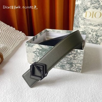 高端品质，实物拍摄 批 配全套礼盒 ：Dior这款金属覆层黄铜腰带扣采用“Christian Dior”标志点缀，经典元素呈现全新风采。设计精巧，提升格调，打造