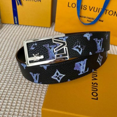 寬40Mm 同步新款！Lv Shape雙面腰帶以全新togo荔枝紋小牛皮 壓花絲印而成的藍色大logo圖案 搭配亮光lv Shape搭扣 外形時尚.正裝和便裝皆