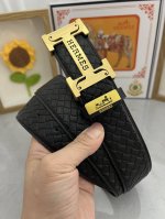 品名 爱马仕.Herm S 材质 原单牛皮腰带 百分百头层牛皮腰带保证真皮 24K纯钢扣 专柜原单品质 做工精细 时尚大牌 送人自用首选 包装 请认准如图专柜包
