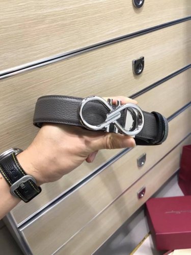 配送专柜包装 打孔针 特批P200 新款 F宽35 Mm 支持Nfc 芯片扫描，原版亮面8字F铆钉扣，进口原版铁灰色荔枝纹纹小牛皮配原版黑底底制成，镀金表面金属