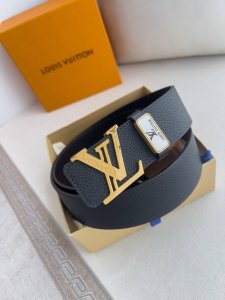品名： Lv..路易..威登腰带皮带原单 型号：挂扣，经典纯钢材质挂扣，头层牛皮，图片实物拍摄 材料：头层牛皮，挂扣系列，纯钢材质扣头，钯镀电镀工艺永不掉色。原