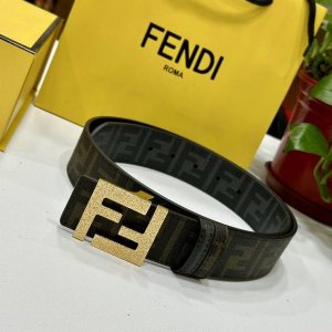Fendi 芬迪 专柜同款 宽4.0Cm 双环正Ff按钉搭扣 黑色Cuoio Romano皮革材质 反面面料带有烟草黄和黑色Ff图案 黑色珐琅金属饰面 时尚经典
