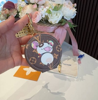 村上隆联名熊猫人 Lv蓝牙耳机包搭配钥匙扣，通用型耳机包，既可以放心爱耳的机还可以美美挂包在包上、钥匙扣、一举俩得 适用苹果Airpods1-2代，Pro 华为