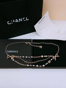 Ch Nel 链条字母黑皮腰链 链条拼接设计感十足 柔美又暖 时髦得很自然 又以施华洛水晶点缀，灵动十足！质感细腻、精致百搭，独家工艺不是一般人能模仿！上身效果