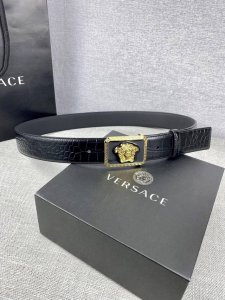 宽度3.8Cm 范思哲 意大利设计师Gianniversace于1978年推出了他的同名系列，将一种自信和强有力的时尚态度注入到他的地中海风格男装设计之中。如今