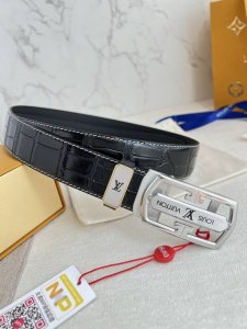 品名：Lv..路易..威登 腰带原单自动带 皮带 型号：自动扣，纯钢材质自动扣，头层牛皮自动带身，实物拍摄 材料：百分百头层牛皮，保证真皮。24K纯钢扣，永不掉