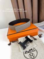 特 Constance Belt Buckle & Reversible Leather Strap 33Mm 采用Epsom原版皮 双面可用 搭配精品纯钢五金