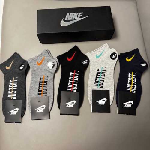 特 Nike 耐克永远的经典永远的精梳棉材质，透气吸汗柔软舒适，上脚非常Nice商务风潮，送领导送长辈首选 一盒五双