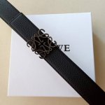 品牌:罗意威 价格:特 尺寸:带宽32mm 正品尺寸 五金材质:专柜精品扣，真空电镀，工艺精细 带身材质:天然头层牛皮，质感十足，手感柔软。时尚个性，经典百搭！