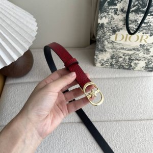 dior新款腰带，采用精致头层皮制作，手感柔软，舒适细腻，精品五角星珍珠扣，，精致优雅，时尚大方。宽2.0Cm